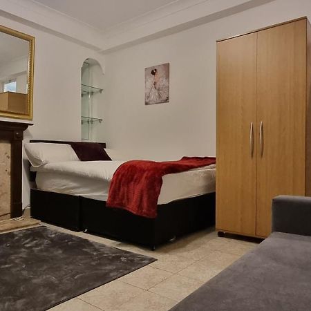 4-Bed Apartment In Central Лондон Екстериор снимка